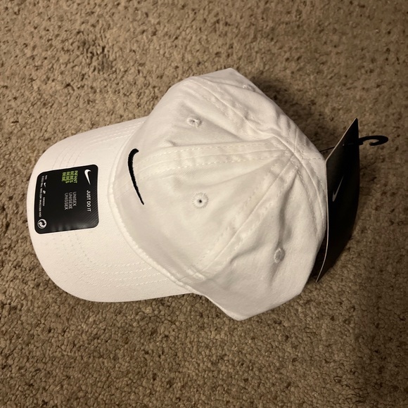 Nike hat - Picture 1 of 3